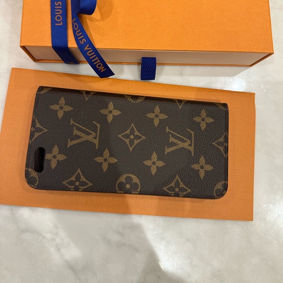 Authentic Louis Vuitton Phone case. - Picture 2 of 6